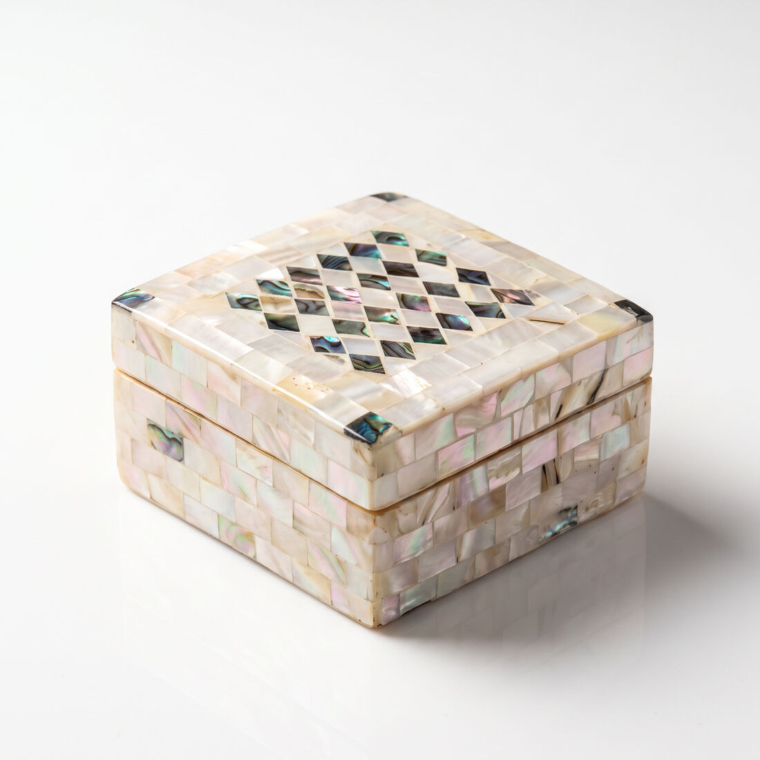 Pearl Square Box — Diamond Lattice